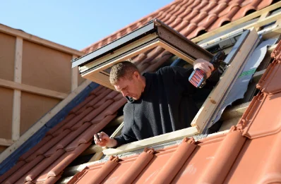 Pose de fenêtres de toit Velux à Puyravault